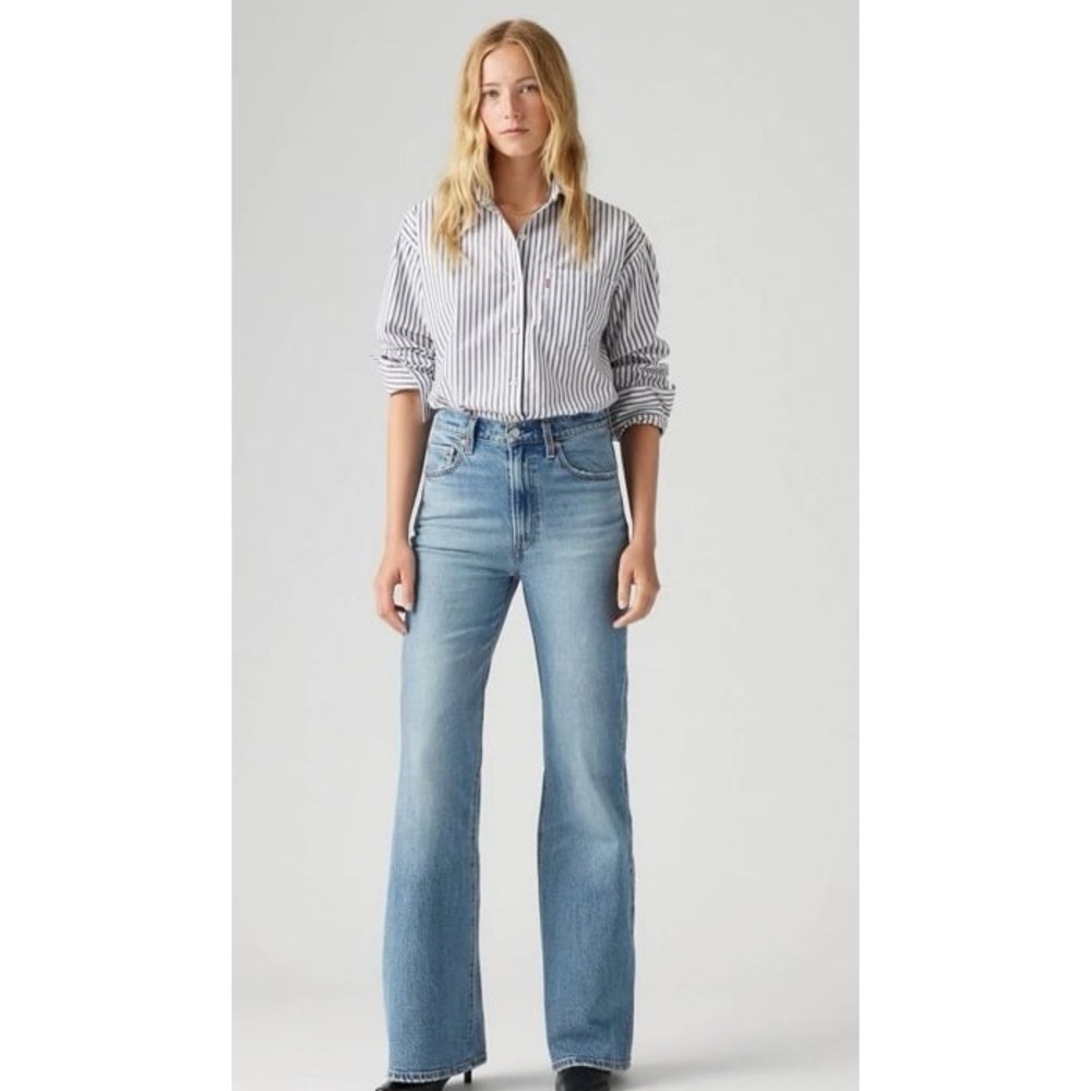 Levi's premium High ribcage Bell jeans size 32